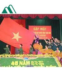 Chú Cán Bộ Và Bé Đào Mật